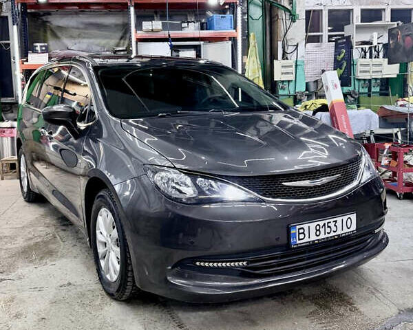 Сірий Крайслер Pacifica, об'ємом двигуна 3.6 л та пробігом 207 тис. км за 15750 $, фото 1 на Automoto.ua