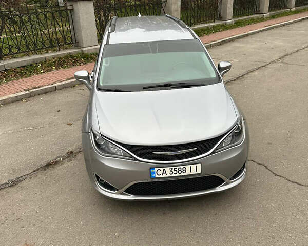 Сірий Крайслер Pacifica, об'ємом двигуна 3.61 л та пробігом 190 тис. км за 14700 $, фото 1 на Automoto.ua