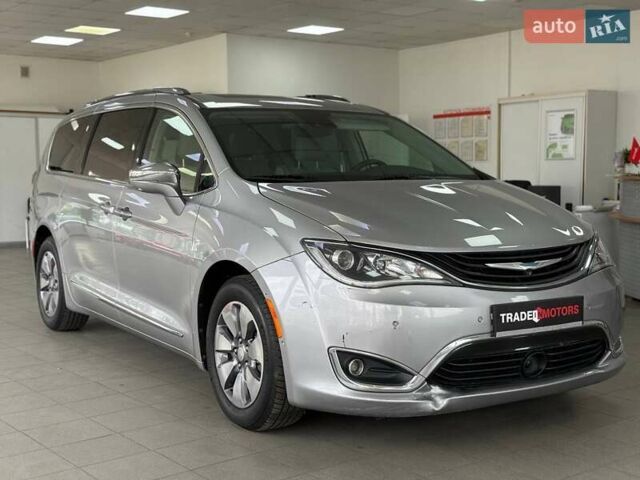 Сірий Крайслер Pacifica, об'ємом двигуна 3.61 л та пробігом 156 тис. км за 26490 $, фото 1 на Automoto.ua
