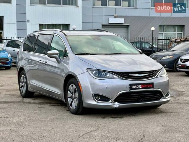 Крайслер Пасифик 2017 в Киеве на Automoto.ua Серый Крайслер Пасифик, объемом двигателя 3.61 л и пробегом 156 тыс. км за 23990 $, фото 1 на Automoto.ua