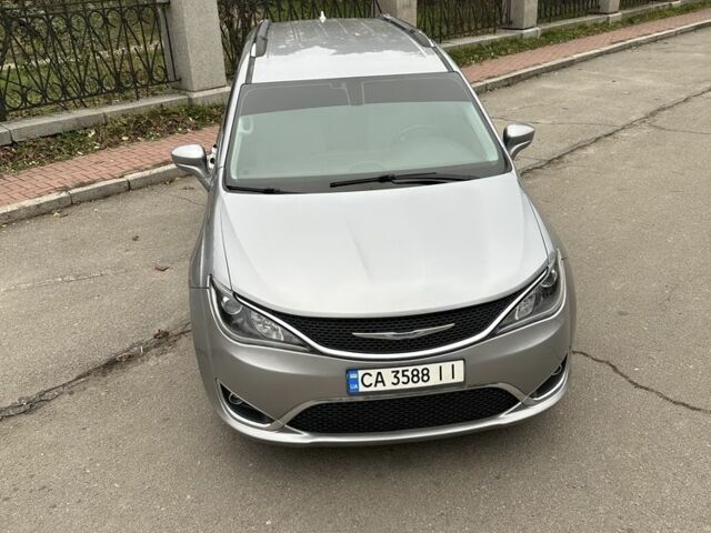 Серый Крайслер Пасифик, объемом двигателя 3.6 л и пробегом 168 тыс. км за 14500 $, фото 1 на Automoto.ua