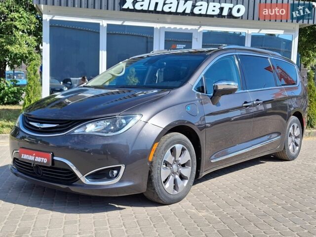 Сірий Крайслер Pacifica, об'ємом двигуна 3.6 л та пробігом 53 тис. км за 22900 $, фото 1 на Automoto.ua