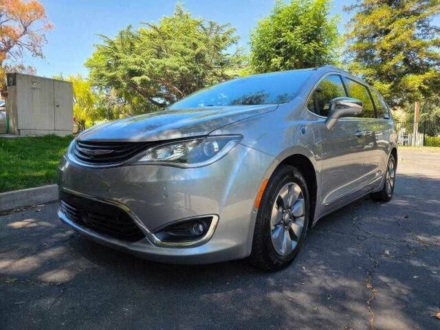 Сірий Крайслер Pacifica, об'ємом двигуна 3.6 л та пробігом 33 тис. км за 4900 $, фото 1 на Automoto.ua