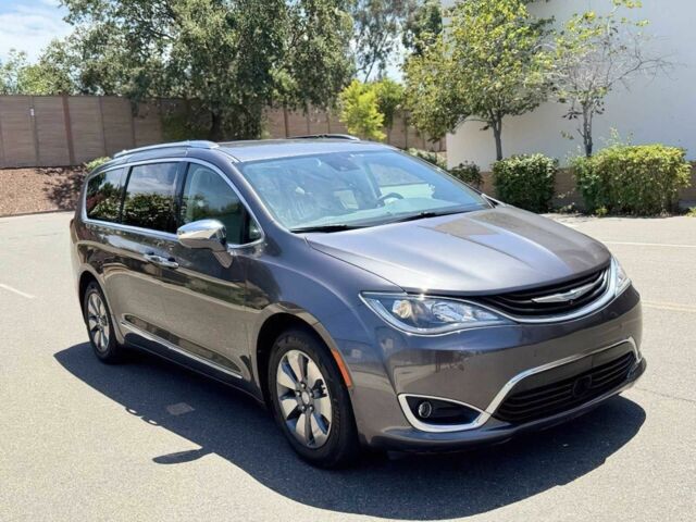 Сірий Крайслер Pacifica, об'ємом двигуна 3.6 л та пробігом 25 тис. км за 4900 $, фото 1 на Automoto.ua