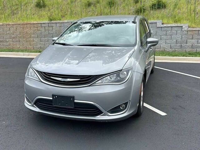 Сірий Крайслер Pacifica, об'ємом двигуна 3.6 л та пробігом 27 тис. км за 4919 $, фото 1 на Automoto.ua
