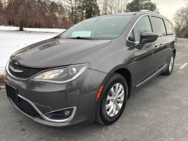 Сірий Крайслер Pacifica, об'ємом двигуна 3.6 л та пробігом 45 тис. км за 6000 $, фото 1 на Automoto.ua