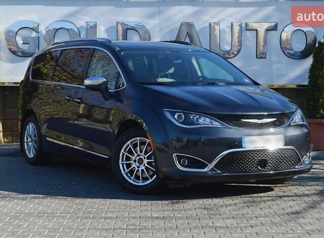 Серый Крайслер Пасифик, объемом двигателя 3.6 л и пробегом 43 тыс. км за 28500 $, фото 1 на Automoto.ua