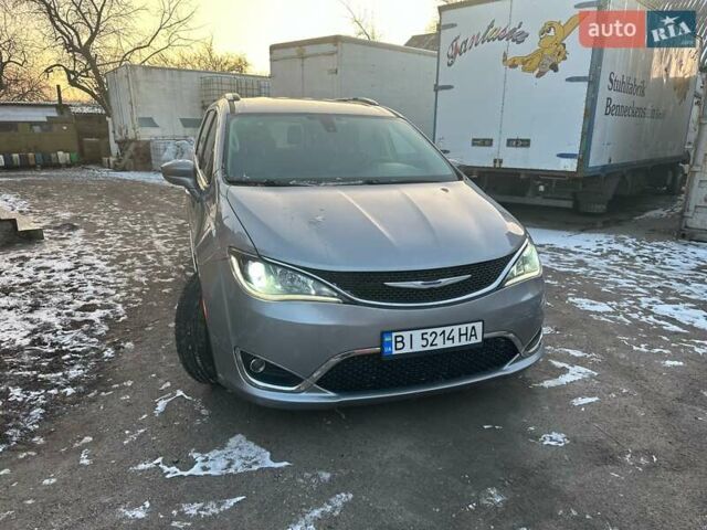 Сірий Крайслер Pacifica, об'ємом двигуна 3.61 л та пробігом 90 тис. км за 18600 $, фото 1 на Automoto.ua