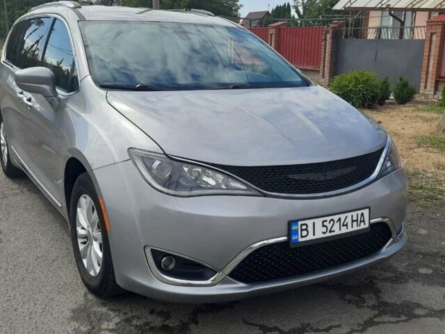 Сірий Крайслер Pacifica, об'ємом двигуна 3.61 л та пробігом 90 тис. км за 17400 $, фото 1 на Automoto.ua