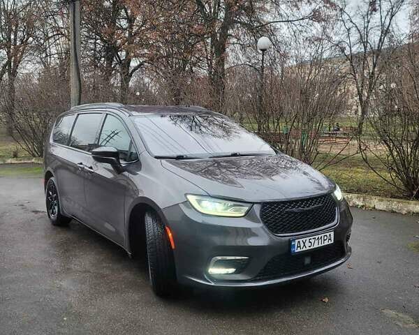 Сірий Крайслер Pacifica, об'ємом двигуна 3.6 л та пробігом 60 тис. км за 31000 $, фото 1 на Automoto.ua