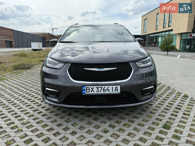 Сірий Крайслер Pacifica, об'ємом двигуна 3.6 л та пробігом 88 тис. км за 29999 $, фото 1 на Automoto.ua