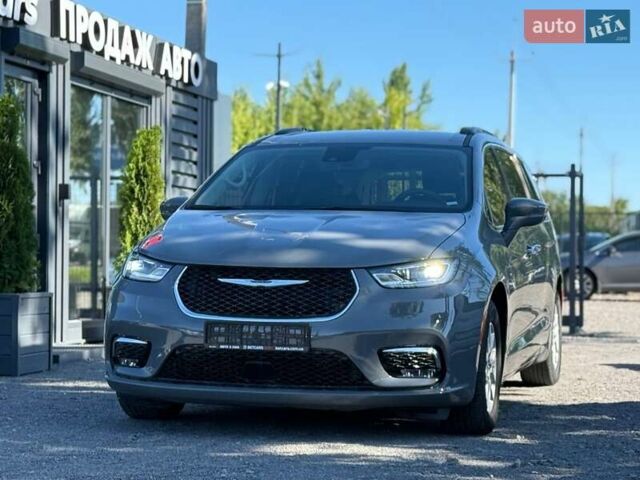 Сірий Крайслер Pacifica, об'ємом двигуна 3.6 л та пробігом 60 тис. км за 32000 $, фото 1 на Automoto.ua