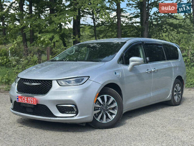 Серый Крайслер Пасифик, объемом двигателя 3.6 л и пробегом 185 тыс. км за 23200 $, фото 1 на Automoto.ua