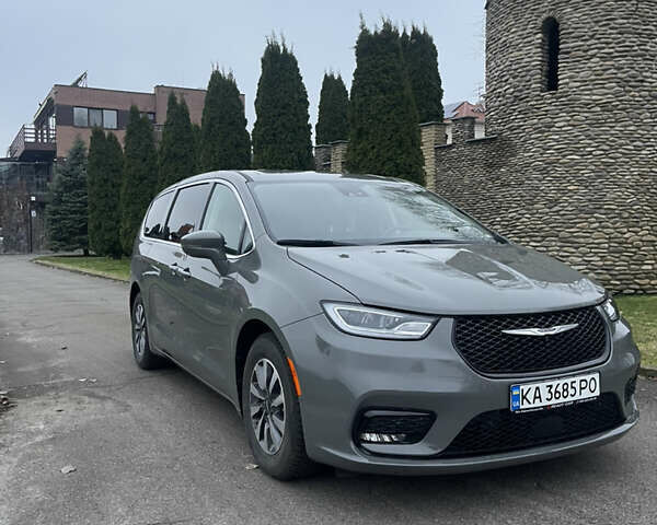 Серый Крайслер Пасифик, объемом двигателя 3.6 л и пробегом 93 тыс. км за 33800 $, фото 1 на Automoto.ua