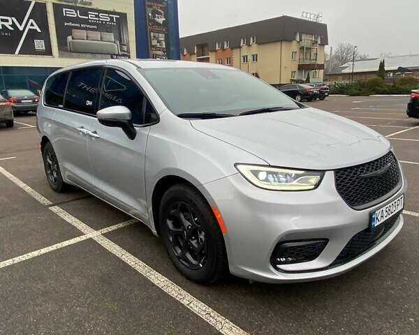 Серый Крайслер Пасифик, объемом двигателя 3.61 л и пробегом 133 тыс. км за 40800 $, фото 1 на Automoto.ua