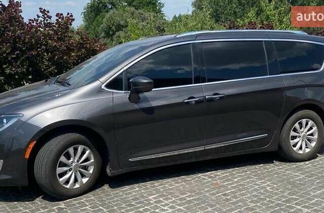 Серый Крайслер Пасифик, объемом двигателя 3.6 л и пробегом 40 тыс. км за 24200 $, фото 1 на Automoto.ua