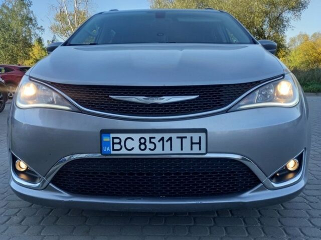 Сірий Крайслер Pacifica, об'ємом двигуна 3.61 л та пробігом 249 тис. км за 18300 $, фото 1 на Automoto.ua
