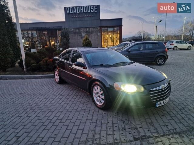 Черный Крайслер Себринг, объемом двигателя 2.74 л и пробегом 277 тыс. км за 3700 $, фото 1 на Automoto.ua
