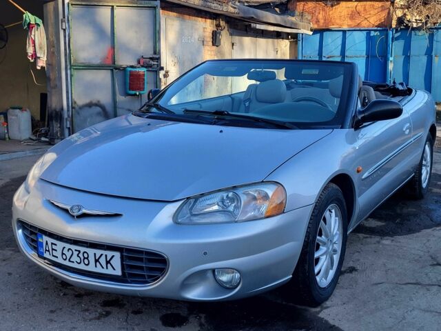 Серый Крайслер Себринг, объемом двигателя 2.7 л и пробегом 99 тыс. км за 7400 $, фото 1 на Automoto.ua