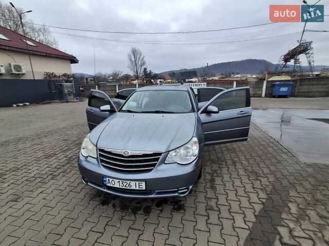 Серый Крайслер Себринг, объемом двигателя 2.74 л и пробегом 184 тыс. км за 5200 $, фото 1 на Automoto.ua