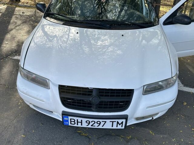 Білий Крайслер Stratus, об'ємом двигуна 2.5 л та пробігом 338 тис. км за 1699 $, фото 1 на Automoto.ua