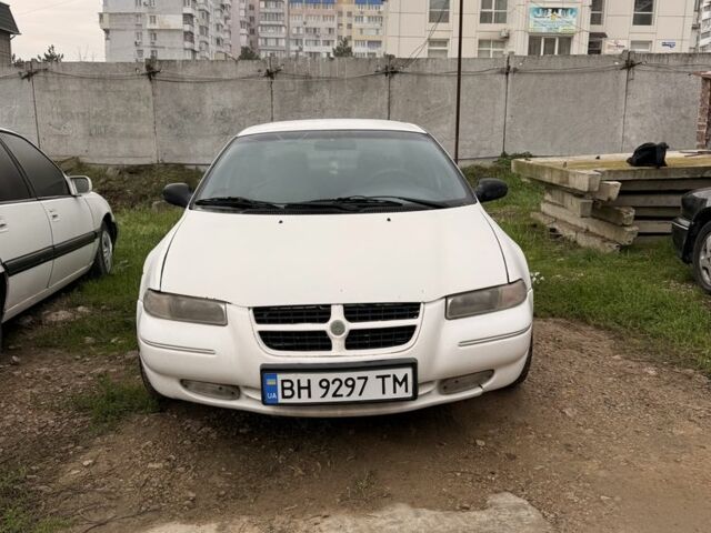 Белый Крайслер Статус, объемом двигателя 2.5 л и пробегом 330 тыс. км за 2000 $, фото 1 на Automoto.ua