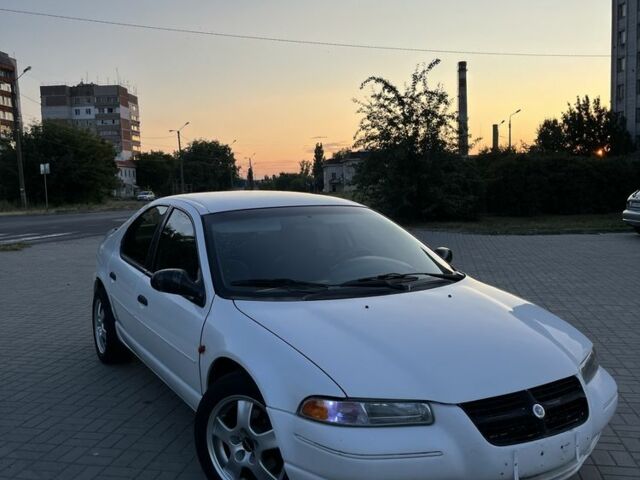 Білий Крайслер Stratus, об'ємом двигуна 2 л та пробігом 300 тис. км за 1800 $, фото 1 на Automoto.ua