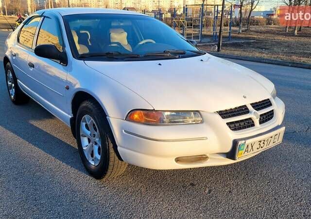 Білий Крайслер Stratus, об'ємом двигуна 2 л та пробігом 273 тис. км за 3300 $, фото 1 на Automoto.ua