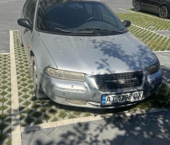 Сірий Крайслер Stratus, об'ємом двигуна 2.5 л та пробігом 250 тис. км за 1800 $, фото 1 на Automoto.ua