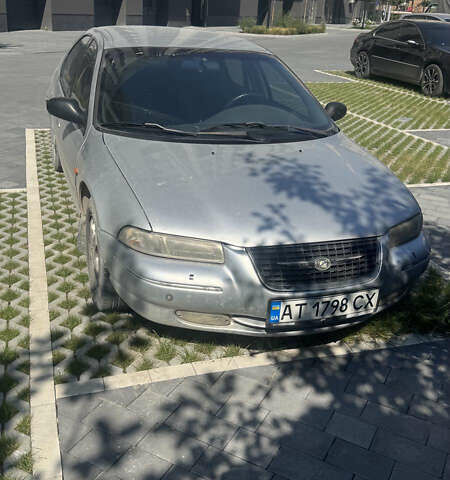 Серый Крайслер Статус, объемом двигателя 2.5 л и пробегом 230 тыс. км за 1800 $, фото 1 на Automoto.ua