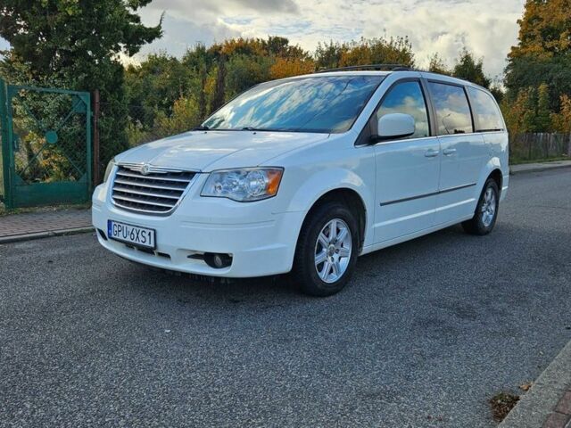 Крайслер Town & Country 2010 у Белой Церкве на Automoto.ua Білий Крайслер Town & Country, об'ємом двигуна 4 л та пробігом 160 тис. км за 1788 $, фото 1 на Automoto.ua