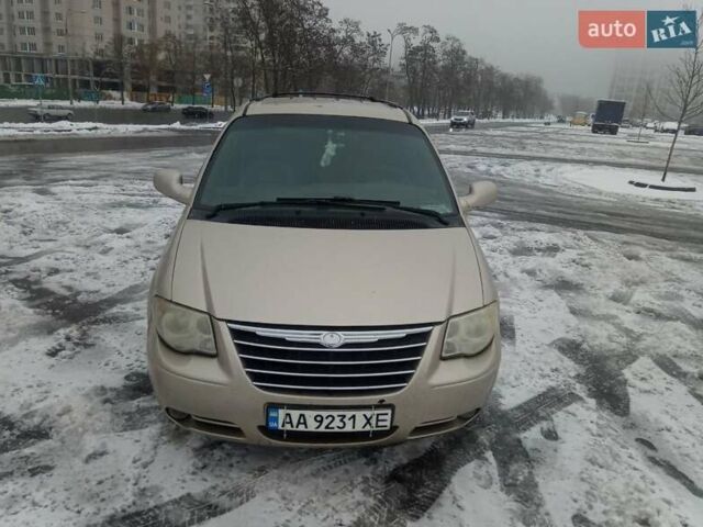 Крайслер Town & Country, об'ємом двигуна 3.8 л та пробігом 324 тис. км за 4600 $, фото 1 на Automoto.ua
