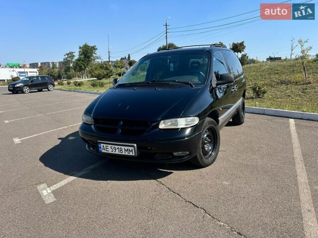 Чорний Крайслер Voyager, об'ємом двигуна 2.5 л та пробігом 363 тис. км за 4500 $, фото 1 на Automoto.ua