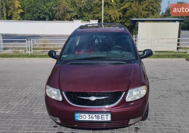 Красный Крайслер Вояджер, объемом двигателя 2.4 л и пробегом 300 тыс. км за 3550 $, фото 1 на Automoto.ua