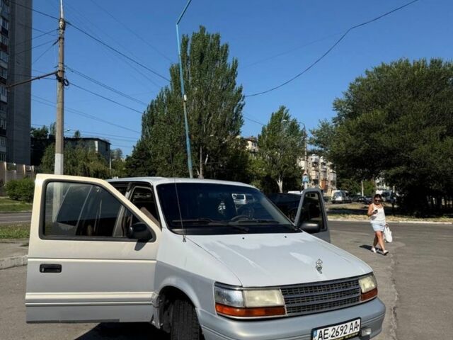 Сірий Крайслер Voyager, об'ємом двигуна 2.5 л та пробігом 250 тис. км за 1750 $, фото 1 на Automoto.ua