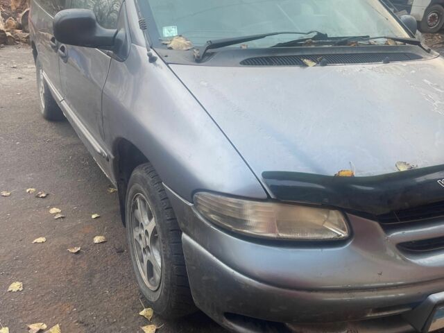 Сірий Крайслер Voyager, об'ємом двигуна 2.4 л та пробігом 20 тис. км за 1000 $, фото 1 на Automoto.ua