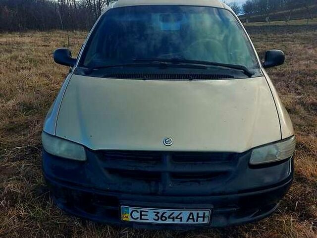 Серый Крайслер Вояджер, объемом двигателя 2.4 л и пробегом 340 тыс. км за 2300 $, фото 1 на Automoto.ua