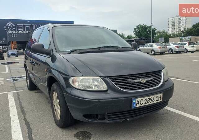 Серый Крайслер Вояджер, объемом двигателя 2.5 л и пробегом 420 тыс. км за 2800 $, фото 1 на Automoto.ua