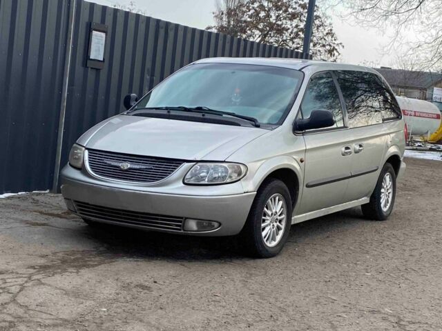 Серый Крайслер Вояджер, объемом двигателя 2.5 л и пробегом 183 тыс. км за 4105 $, фото 1 на Automoto.ua