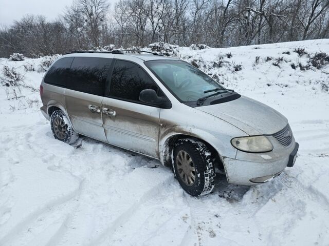 Серый Крайслер Вояджер, объемом двигателя 2.5 л и пробегом 450 тыс. км за 5933 $, фото 1 на Automoto.ua