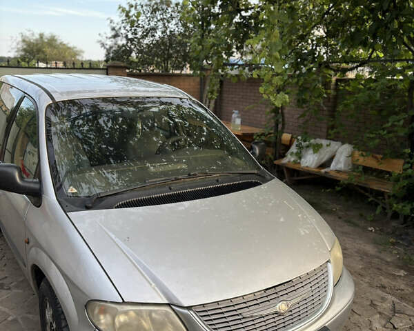 Сірий Крайслер Voyager, об'ємом двигуна 2.5 л та пробігом 423 тис. км за 4200 $, фото 1 на Automoto.ua