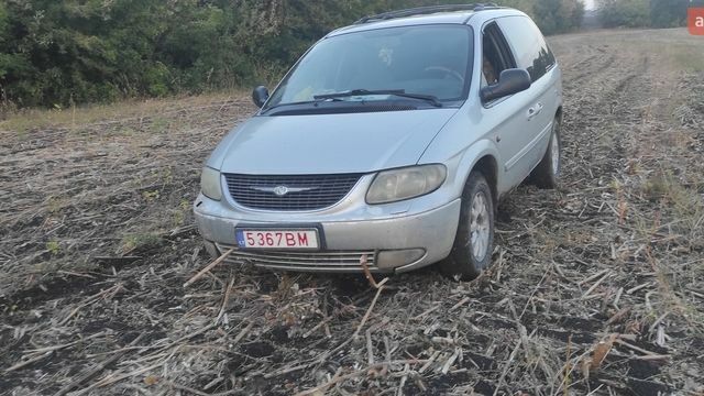 Серый Крайслер Вояджер, объемом двигателя 2.5 л и пробегом 300 тыс. км за 1815 $, фото 1 на Automoto.ua