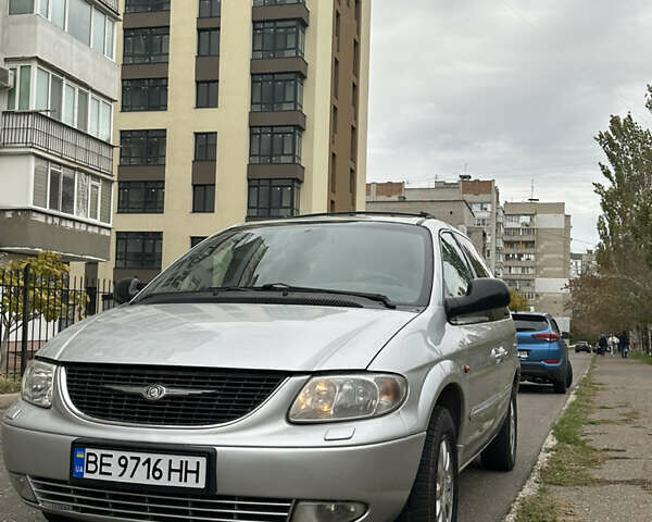 Крайслер Вояджер 2003 в Николаеве на Automoto.ua Серый Крайслер Вояджер, объемом двигателя 2.5 л и пробегом 380 тыс. км за 5200 $, фото 1 на Automoto.ua