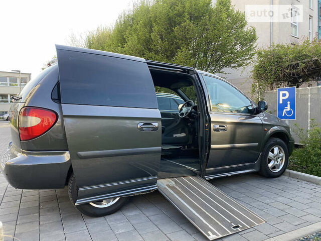 Серый Крайслер Вояджер, объемом двигателя 2.8 л и пробегом 201 тыс. км за 11400 $, фото 1 на Automoto.ua