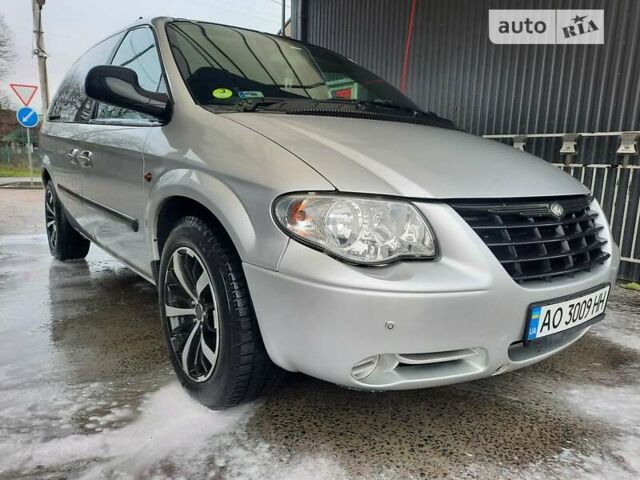 Серый Крайслер Вояджер, объемом двигателя 2.78 л и пробегом 311 тыс. км за 5600 $, фото 1 на Automoto.ua