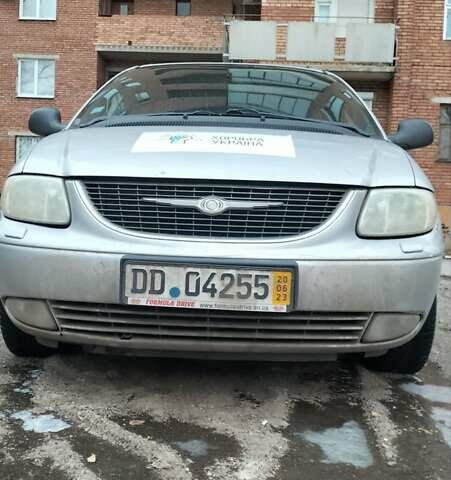 Серый Крайслер Вояджер, объемом двигателя 2.5 л и пробегом 285 тыс. км за 3000 $, фото 1 на Automoto.ua