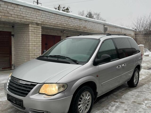 Серый Крайслер Вояджер, объемом двигателя 2.8 л и пробегом 245 тыс. км за 3500 $, фото 1 на Automoto.ua