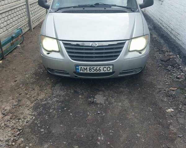 Серый Крайслер Вояджер, объемом двигателя 2.8 л и пробегом 477 тыс. км за 4500 $, фото 1 на Automoto.ua