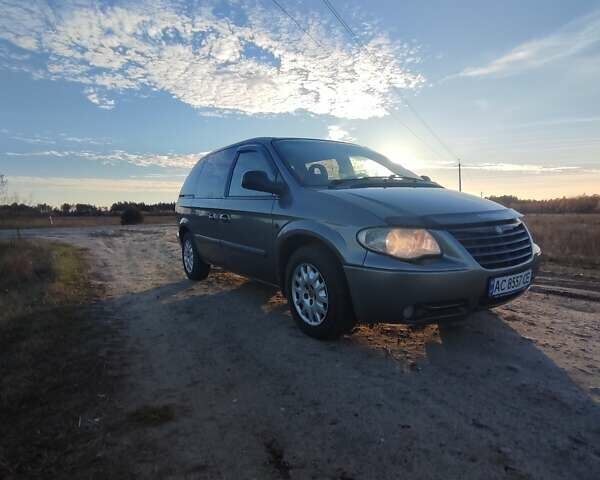 Серый Крайслер Вояджер, объемом двигателя 2.78 л и пробегом 400 тыс. км за 5300 $, фото 1 на Automoto.ua