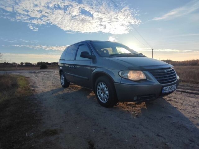 Сірий Крайслер Voyager, об'ємом двигуна 2.8 л та пробігом 400 тис. км за 5300 $, фото 1 на Automoto.ua